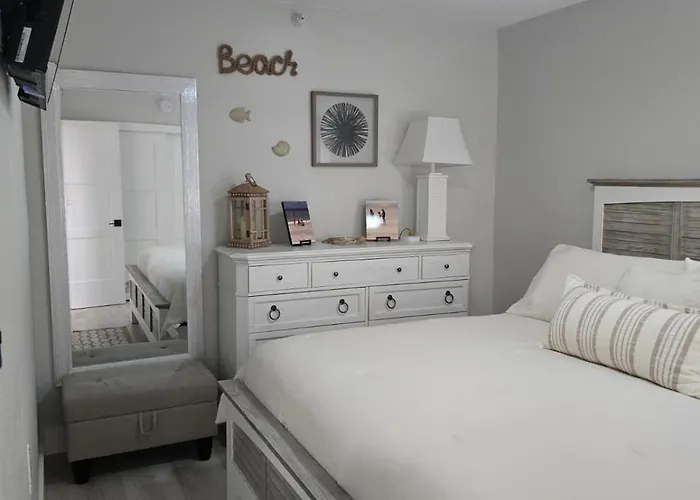 Newly Decorated 1st Floor Unit Steps To The At Fifty Gulfside Aparthotel *
