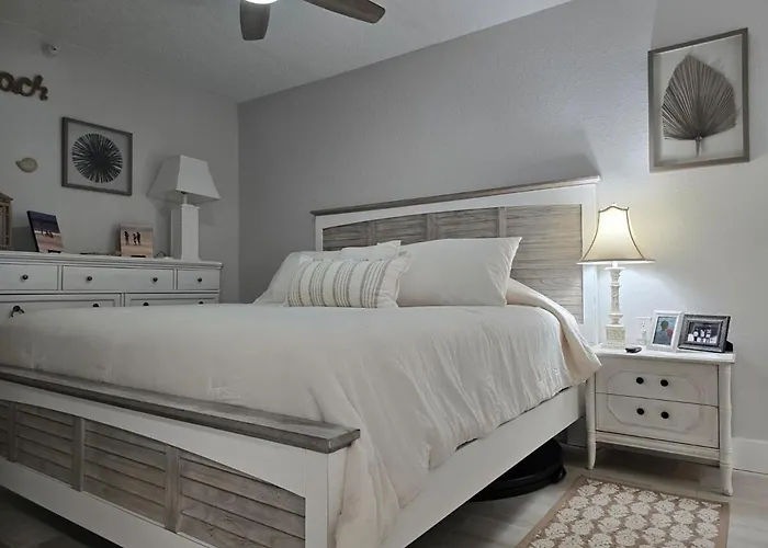 Aparthotel Newly Decorated 1st Floor Unit Steps To The At Fifty Gulfside *