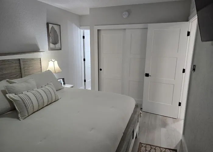 Newly Decorated 1st Floor Unit Steps To The At Fifty Gulfside