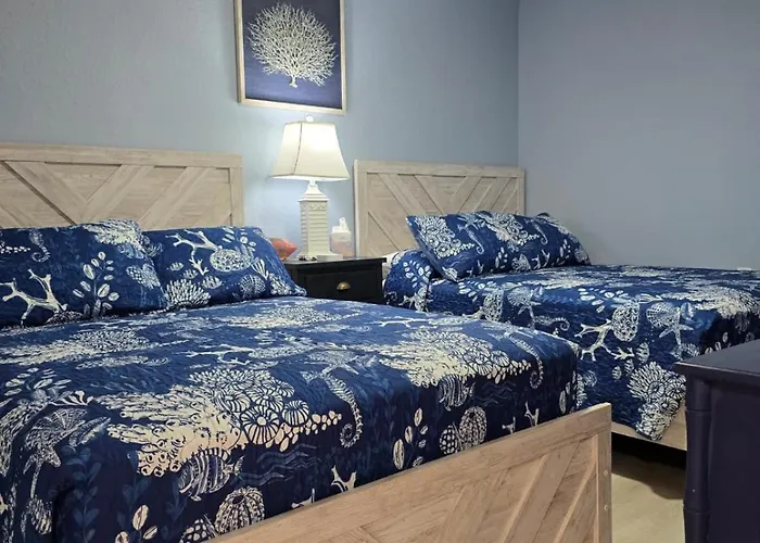 Aparthotel Newly Decorated 1st Floor Unit Steps To The At Fifty Gulfside *
