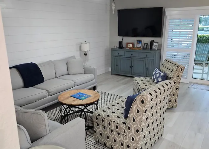 Newly Decorated 1st Floor Unit Steps To The At Fifty Gulfside Aparthotel *