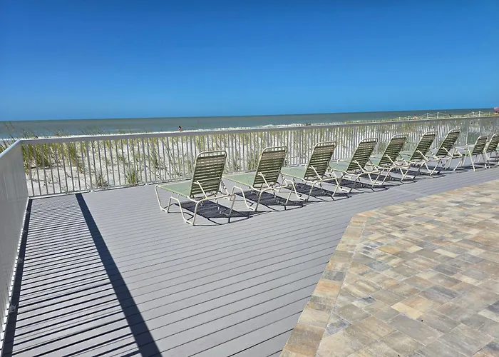 Aparthotel Newly Decorated 1st Floor Unit Steps To The At Fifty Gulfside *